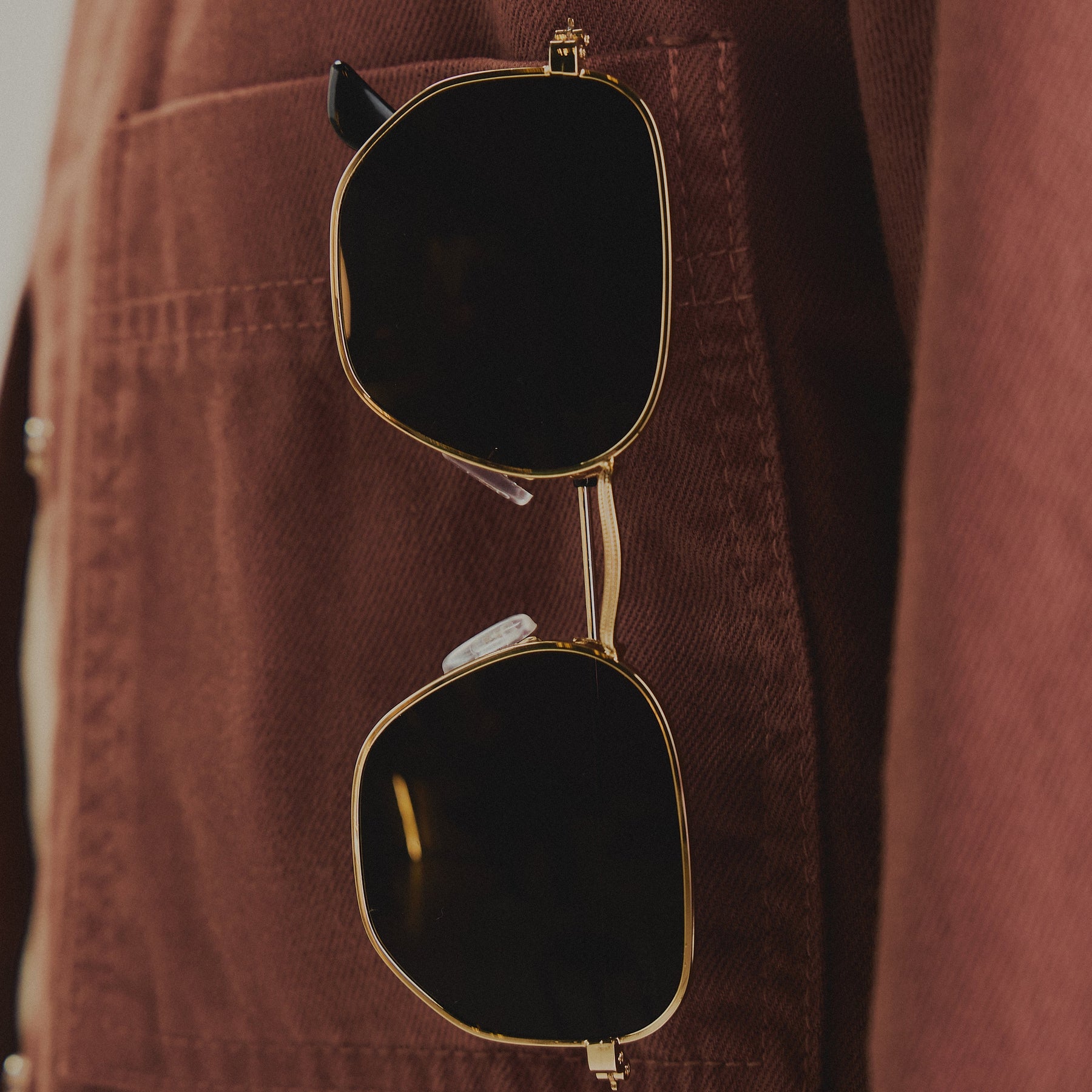 Óculos de Sol Hexagonal Dourado